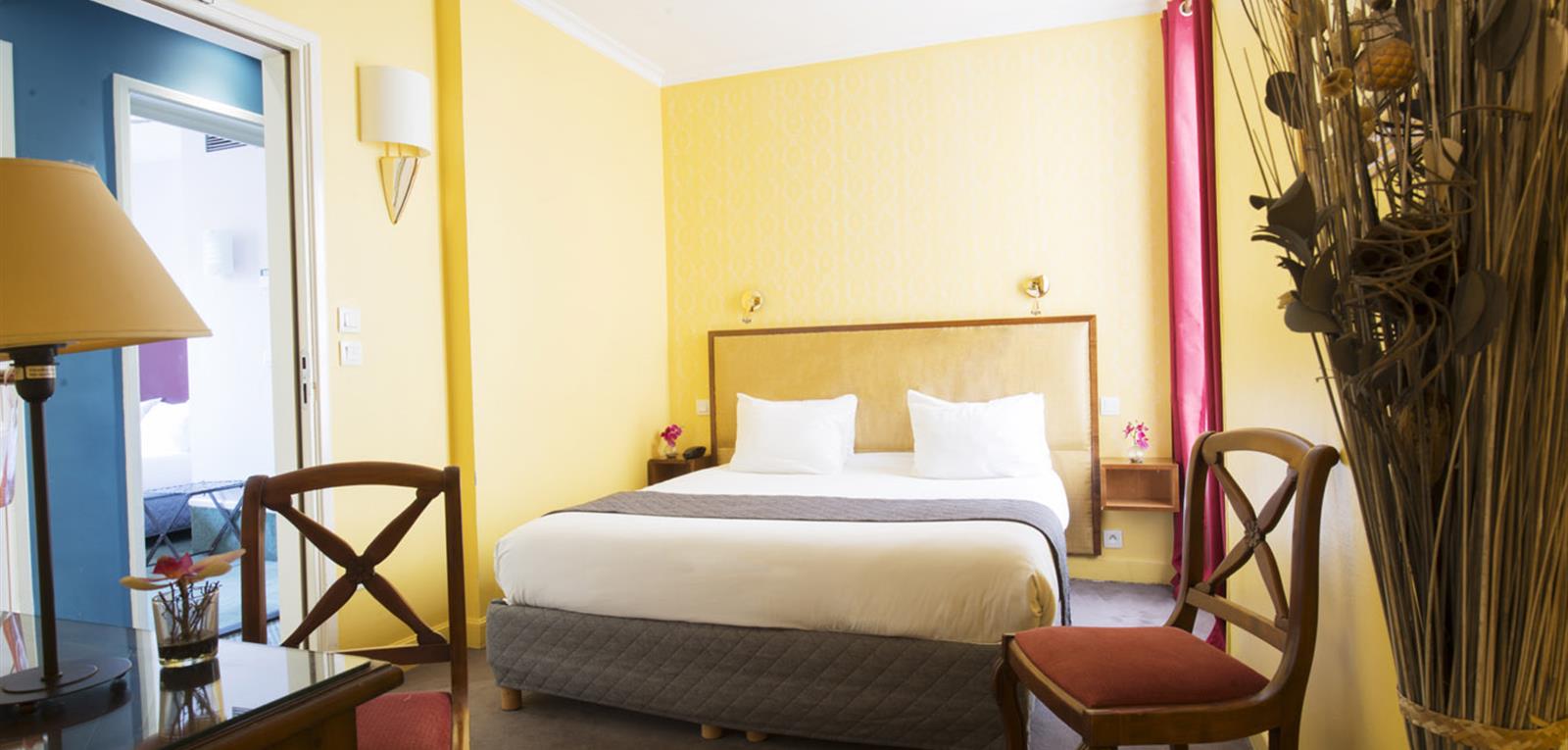 Chambre supérieure double - Hôtel 3 étoiles Paris rue de Rivoli